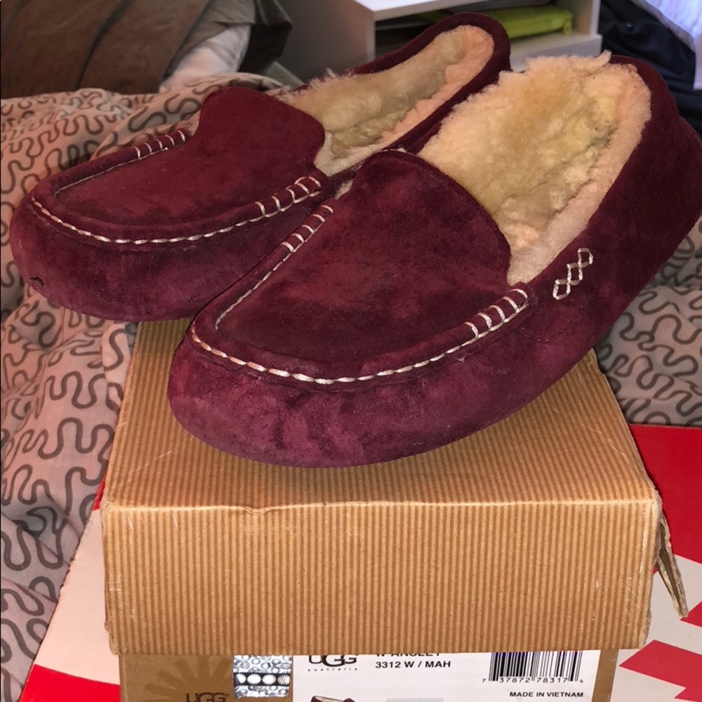 Ugg moccasins maroon color